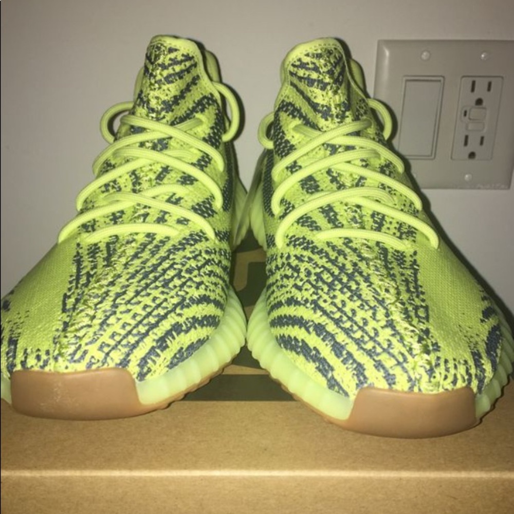 YEEZY BOOST 350 V2 FROZEN YELLOW